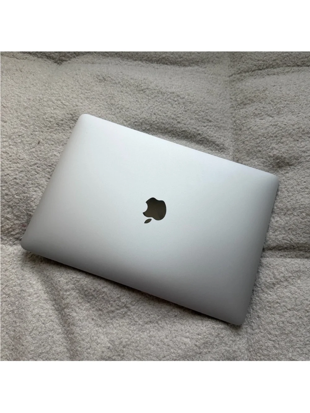 Apple MacBook Laptop - Silver Aluminum Finish